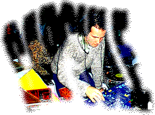 DJ Xoon spinning at capsule02